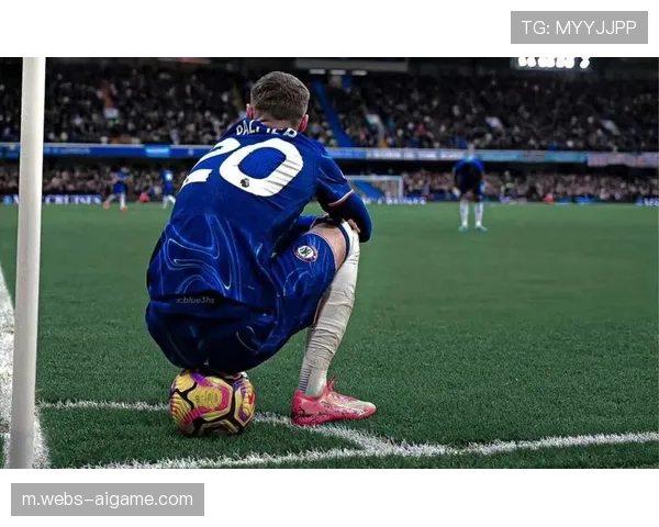 点球罚失后，帕尔默在斯坦福桥六万球迷注视下低头不语